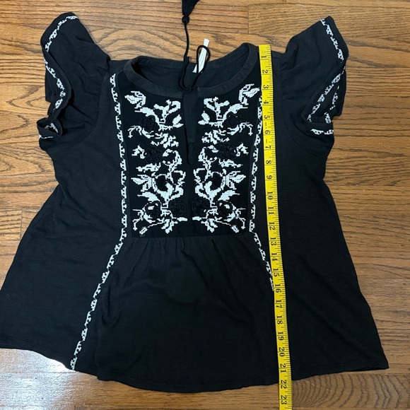 By Anthropologie Embroidered Black and White Women's Top Size XXS - Picture 11 of 11